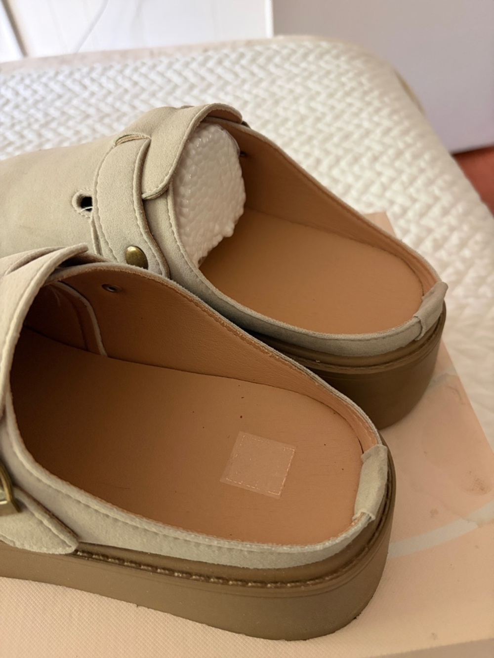 Easy Spirit Cream Platform Mule with Buckle (New) - Picture 3 of 14